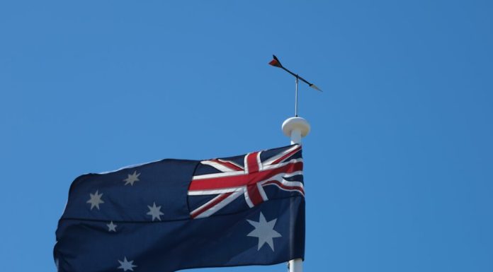 Două avioane cu 19 australieni ce au legături cu Statul Islamic au aterizat în Australia