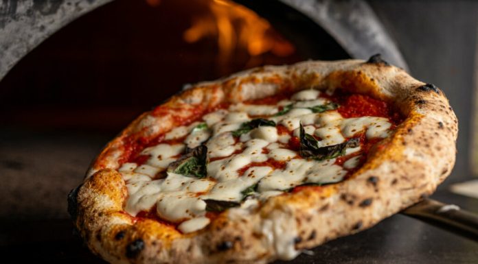 Inteligența artificială, acuzată că a produs o pagubă de 100 de milioane de dolari unei companii de pizza