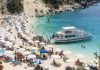 Grecia interzice șezlongurile și umbrelele de soare pe plaje. „Mișcarea prosoapelor” impune reglementări dure