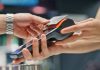 Cum funcționează economisirea prin rotunjire, metoda prin care tinerii strâng bani fără efort. „Este o sumă utilă”