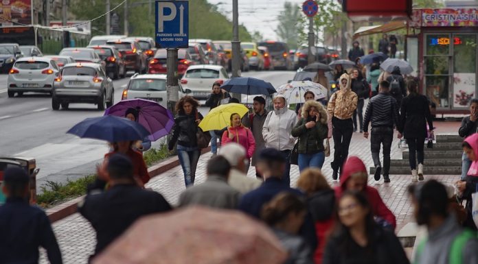 Vremea azi, 1 Mai 2026. Ploi, ninsori la munte și temperaturi sub normalul perioadei. Când se mai încălzește