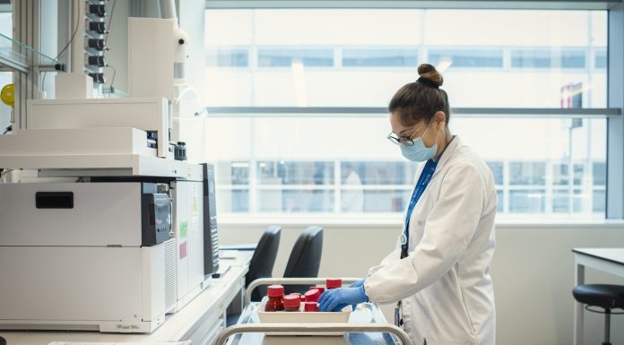 Cum sunt evaluate ştiinţific produsele fără fum: o privire în culisele cercetării Philip Morris International