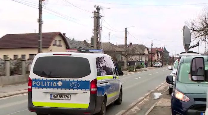 Un şofer de microbuz şcolar din Dâmboviţa a înghesuit în maşină un număr de copii aproape dublu. Ce amendă a primit. VIDEO