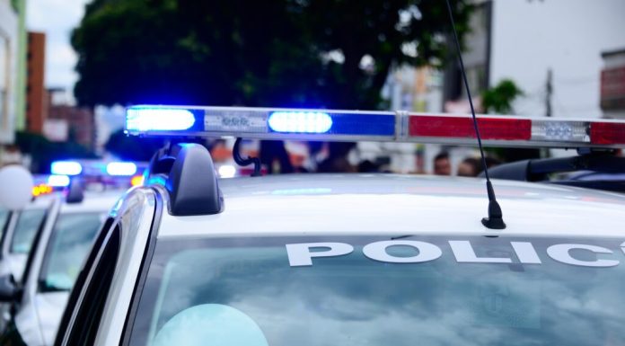 Un primar din SUA i-a concediat pe toți polițiștii orașului deoarece i-au criticat soția