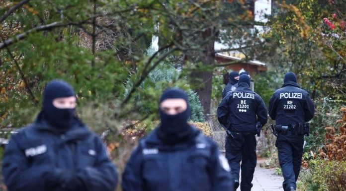 Trei bărbaţi au fost condamnaţi la închisoare în Germania pentru susţinerea unui complot al mişcării extremiste „Reichsbürger” care urmărea să răstoarne guvernul