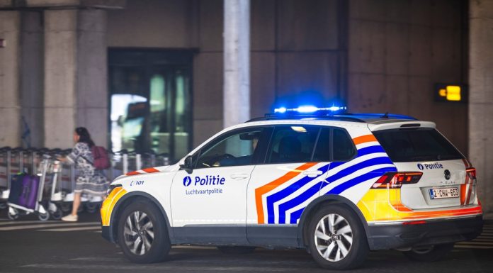 Un copil de 6 ani a fost lovit de mașina de poliție pe trecerea de pietoni, în timpul urmăririi unui șofer beat, în Belgia