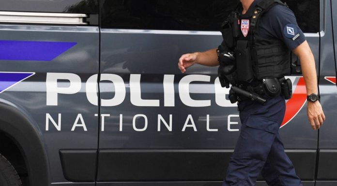 Paris: Confruntări violente în care au fost implicaţi suporteri ai OGC Nice, soldate cu şase răniţi. 65 de persoane au fost reţinute
