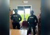 Un polițist a fost mușcat de un câine la comanda unui bărbat. Agentul se afla în timpul unei intervenții