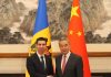 Mihai Popşoi, ministrul de externe al R. Moldova, se află în China. După ce i-a găzduit pe Trump şi Putin, Beijingul transmite că „preţuieşte” şi vrea să aprofundeze relaţiile cu Chişinăul, respectându-i opţiunea proeuropeană