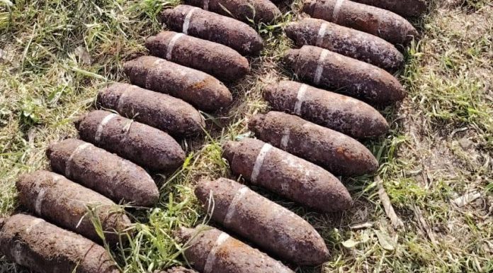 Muniţie descoperită într-o localitate din judeţul Iaşi, în timpul săpăturilor pentru realizarea unui gard/ Cele 71 de proiectile perforante şi cele 21 de proiectile explozive au fost ridicate de pirotehnicieni