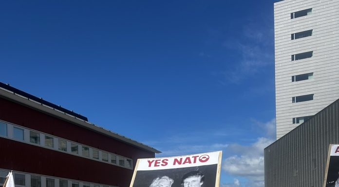 Locuitorii din Groenlanda au organizat un protest la adresa lui Trump în timp ce diplomaţii americani inaugurau un nou consulat – VIDEO