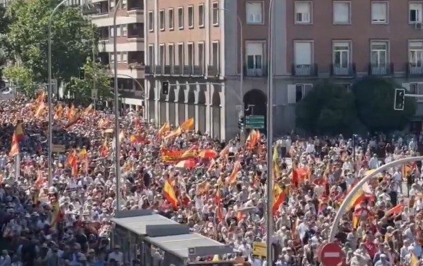 Zeci de mii de protestatari la Madrid. Vor demisia premierului Pedro Sanchez