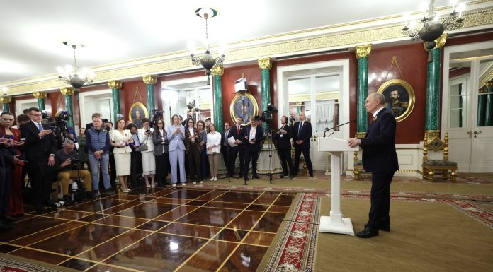 Putin: Încercările de asociere ale Kievului cu UE au stat la originea situaţiei actuale din Ucraina