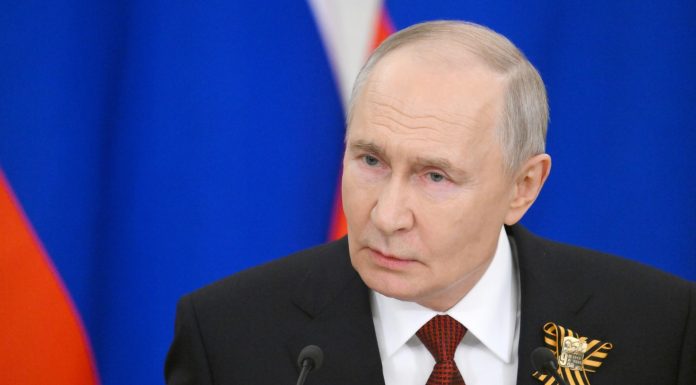 Ucraina şi Rusia s-au acuzat reciproc de încălcarea armistiţiului anunţat de Donald Trump. Putin spune că Moscova nu a primit nicio propunere din partea Kievului în privinţa schimbului de prizonieri