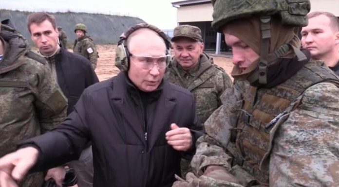 Putin le şterge, prin lege, datoriile de până la 120.000 € ale recruţilor care luptă timp de un an în Ucraina
