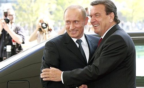 Germania se arată sceptică faţă de propunerea lui Putin privind implicarea fostului cancelar Schroeder în negocierile de pace din Ucraina