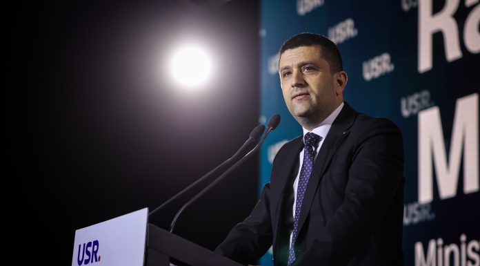 Miruţă, despre premier tehnocrat: Este ceva ce este acceptat de toate părţile. Care-i persoana, ce mandat, cum se poziţionează partidele, raportat la persoana respectivă? Nu e o soluţie pe care putem să o introducem noi, doar cu 13% în Parlament