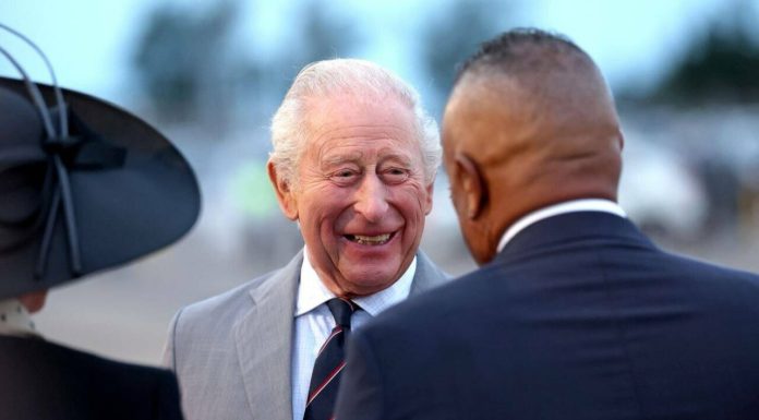 Regele Charles al III-lea, primit cu onoruri în Bermuda după vizita istorică de la Casa Albă care a cucerit America