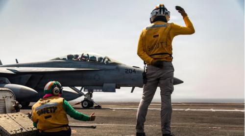 Regizorul Michael Bay pregătește un film salvarea eroică a doi piloți americani în Iran