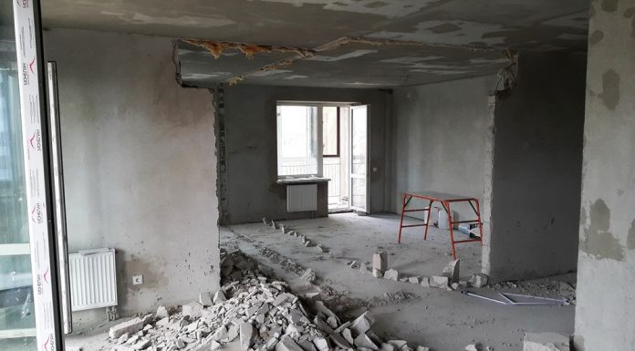 O femeie care își renova casa a fost amendată cu 230.000 de euro după ce vecinii au dat-o în judecată. Care este motivul