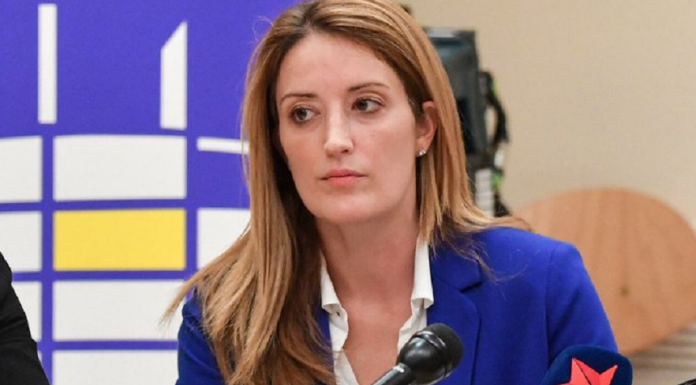 Roberta Metsola a fost informată de Nicuşor Dan despre situaţia din România, la Summitul de la Erevan, s-a convenit o amânare a vizitei în România / Decizia şefului statului de a nu mai ţine recepţia de Ziua Europei, pe fondul crizei – surse