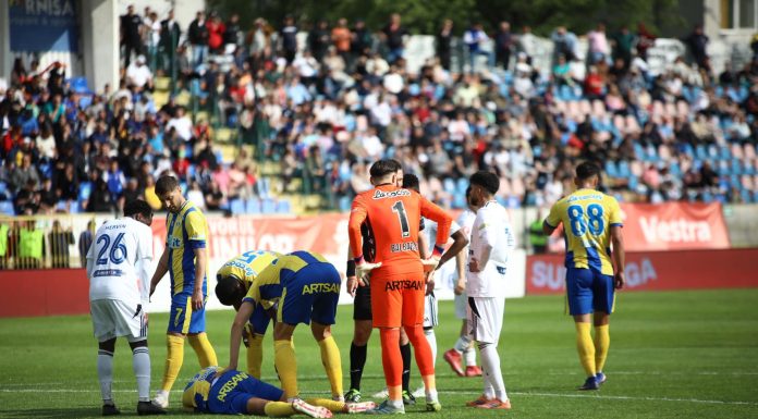 Petrolul Ploieşti: Yohan Roche, dus la spital cu ambulanţa după meciul cu FC Botoşani