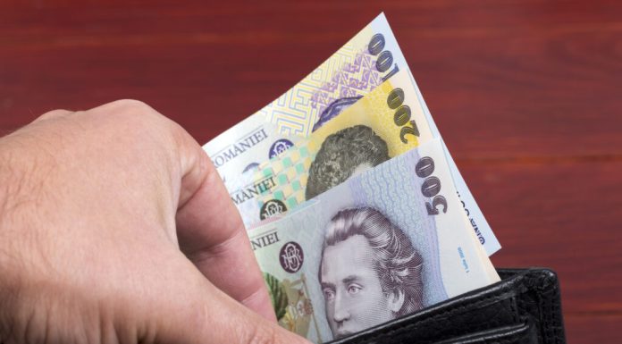 Dacă nu suporți bancnotele dezordonate, psihologia spune că ai aceste trăsături