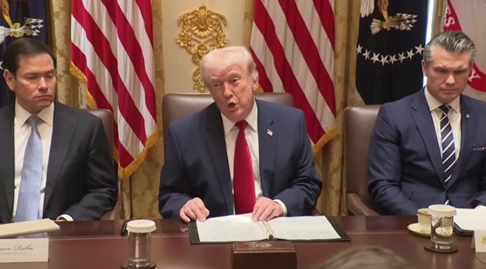 Iranul declară că doreşte un „acord cuprinzător” cu SUA. Trump suspendă operaţiunea de escortare a navelor. Rubio: Faza ofensivă a războiului s-a „încheiat”. Hegseth: Lupta pentru Strâmtoarea Ormuz este „separată şi distinctă” de războiul cu Iranul