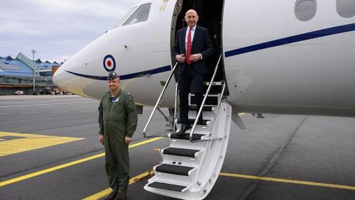Rusia ar fi bruiat un avion care îl transporta pe ministrul apărării britanic în timpul zborului din Estonia