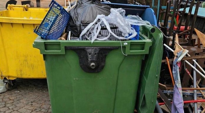 Peste 60 de orașe și comune din județul Bacău au rămas fără serviciul de salubritate. Autoritățile nu au organizat licitație pentru stabilirea unor operatori care să preia acest serviciu