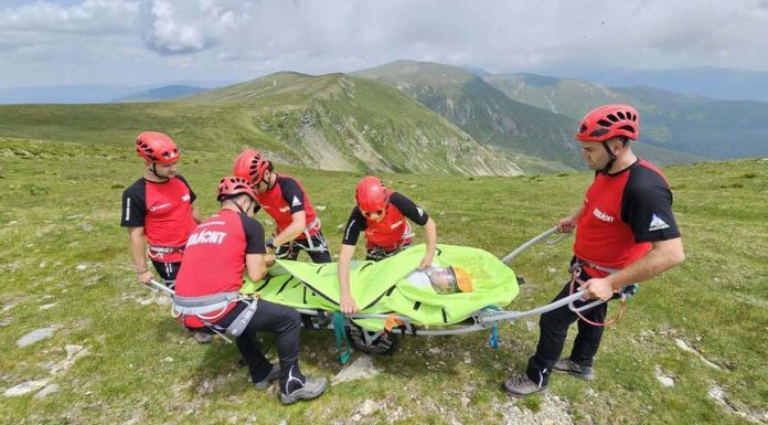 Salvamontul a intervenit pentru recuperarea mai multor persoane accidentate care participau la un concurs de alergare montană