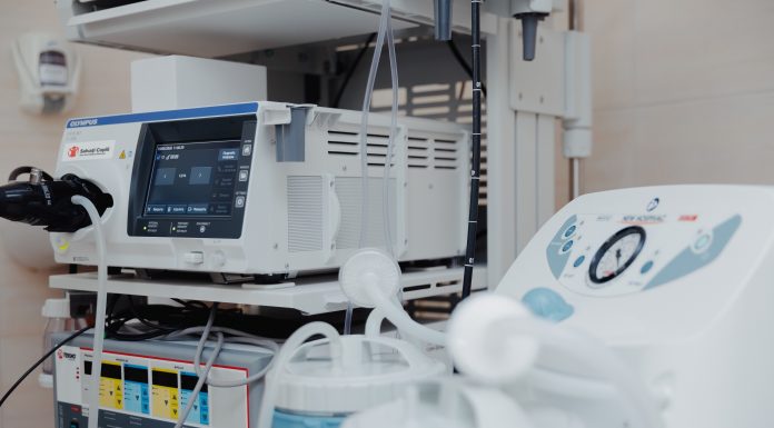 Salvaţi Copiii România dotează Institutul Mamei şi Copilului din Chişinău cu un sistem de videocolonoscopie pediatrică în valoare de 100.000 de euro, în urma apelului medicilor din Republica Moldova – FOTO