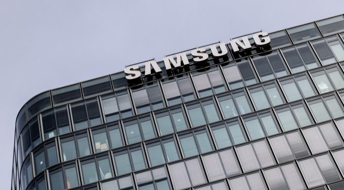 Unii angajați Samsung vor încasa bonusuri de peste 400.000 de dolari după ce compania a cedat în fața sindicatelor