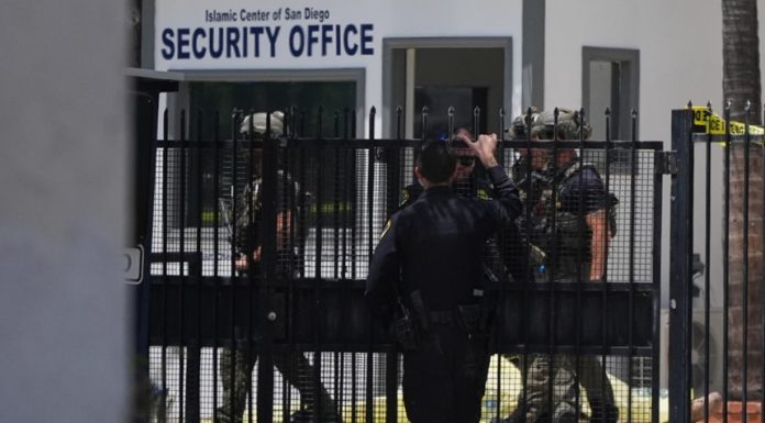 Doi suspecţi în atacul de la moscheea de la San Diego sunt morţi, anunţă poliţia