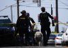 UPDATE-Trei morţi la San Diego, inclusiv doi presupuşi atacatori, găsiţi morţi în apropierea unei moschei. Se pare că suspecţii s-au sinucis, anunţă şeful poliţiei locale. Trump deplânge o ”situaţie teribilă” şi anunţă că ”vom reexamina situaţia îndeaproa