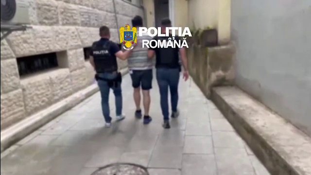 Un bărbat ar fi șantajat o persoană pentru a obține 80.000 de euro şi angajarea fiului său într-o instituție publică