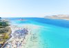 O turistă a încercat să plece din Sardinia cu saci plini de nisip și scoici. Riscă o amendă de până la 3.000 de euro
