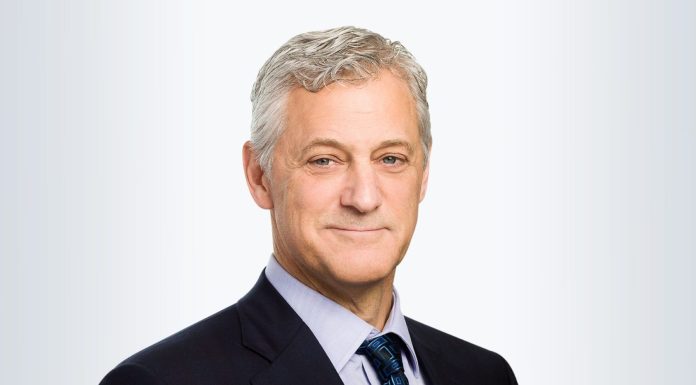 Scandal în bancă după ce șeful a anunțat că inteligența artificială va înlocui „capitalul uman cu valoare mai redusă”. Acum, directorul Standard Chartered își cere scuze