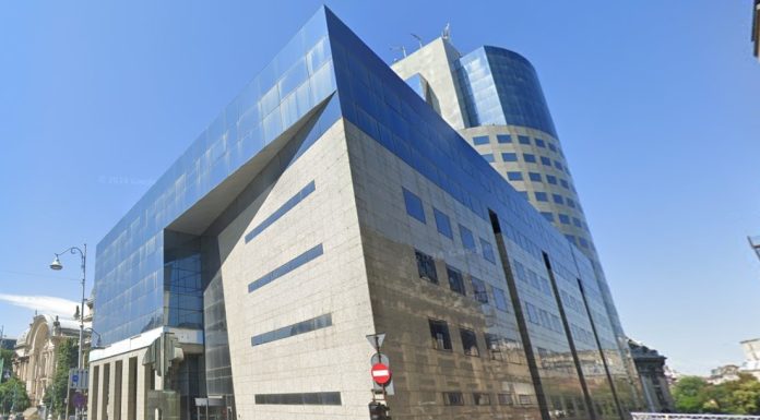 FOTO Clădire emblematică, dărâmată în centrul Bucureștiului. Fostul Bancorex este pus la pământ. Proprietarul AFI Cotroceni pregătește ridicarea în loc a AFI Central Tower