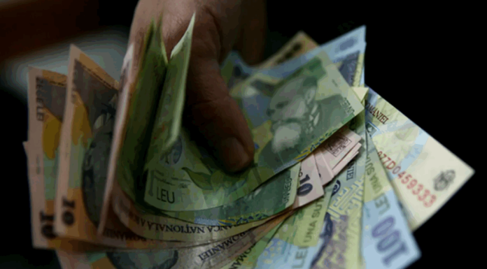 Un proiect depus de UDMR propune ca alocația pentru copii să fie redusă la 100 de lei / Bursa de prezență de 250 de lei, acordată condiționat