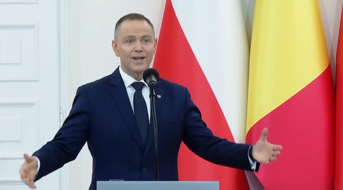 Preşedintele Poloniei pregăteşte revizuirea Constituţiei / Tusk îi sugerează preşedintelui să respecte mai întâi Constituţia actuală