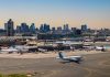 Un avion cu 224 de pasageri a lovit un pieton în timpul decolării pe aeroportul din Denver. Incendiu la motor