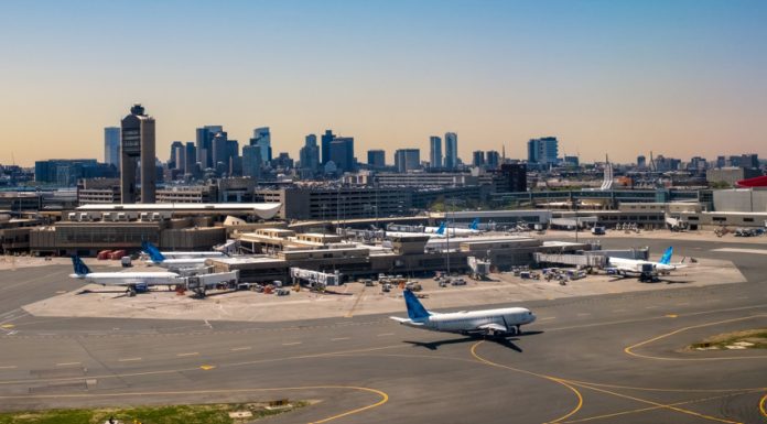 Un avion cu 224 de pasageri a lovit un pieton în timpul decolării pe aeroportul din Denver. Incendiu la motor