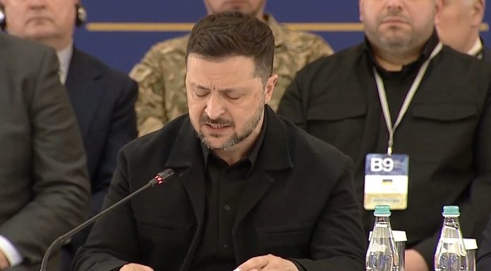 Summitul B9 – Volodimir Zelenski: Contăm pe sprijin european, pe pachetul de 90 de miliarde de euro, pentru a putea să ne apucăm de lucru, nu mai târziu de iunie, pentru producerea dronelor / Trebuie dovenit că NATO e puternic şi nu se va dezmembra