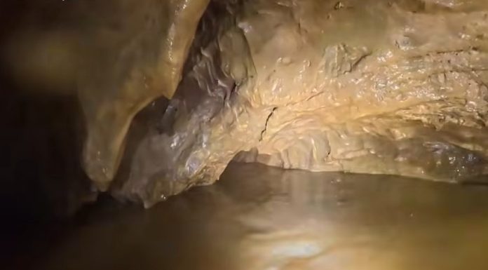 Șapte persoane au rămas blocate timp de cinci zile într-o peşteră din Laos, după ce au mers să caute aur. VIDEO