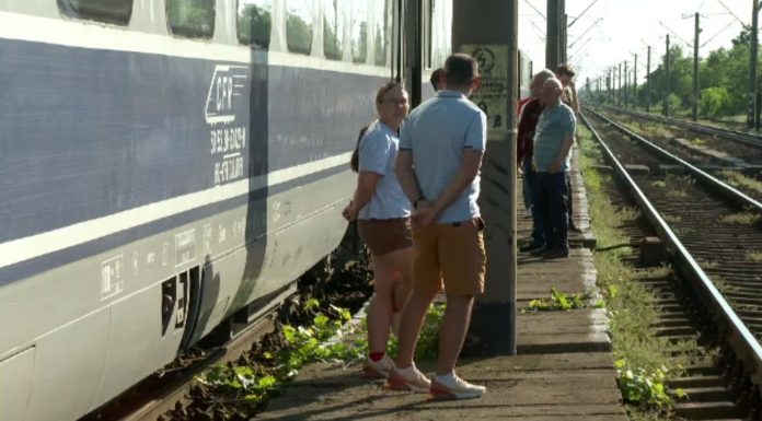Haos pe ruta București–Galați: tren blocat trei ore în căldură, fără aer condiționat și cu apă distribuită cu întârziere