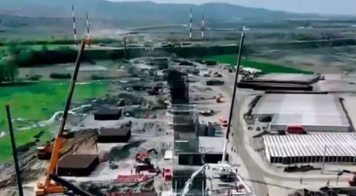 Secretar de stat în MT: Furnicar pe Autostrada Moldovei A7! Cinci mii de muncitori şi peste o mie de utilaje lucrează zi şi noapte pe tronsoanele Focşani – Bacău – Paşcani. Ţinta, banii europeni nerambursabili. Avem promisiunea fermă a constructorului