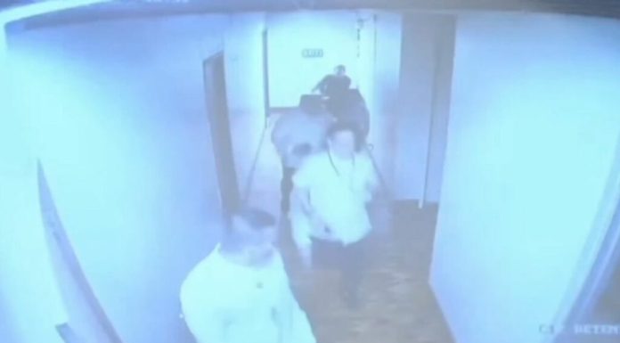 Scene incredibile: Senator cercetat pentru execuțiile din „războiul împotriva drogurilor”, fuge de anchetatori în senatul filipinez