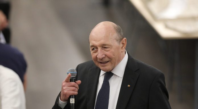 Traian Băsescu îi mulțumește Maiei Sandu pentru că i-a redat cetățenia Republicii Moldova