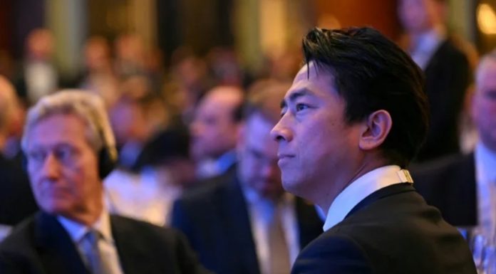 Ministrul japonez al Apărării respinge, la Dialogul de la Shangri-La, acuzaţii de ”militarism” ale Chinei. Japonia urmează să transfere Filipinelor în 2027 distrugătoare de clasa Abukuma şi avioane de tip TC-90.